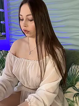  CarlaDoll online show from April 19, 2026, 6:24 am