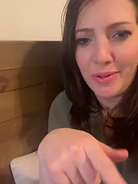 hollyharmd online show from February 28, 2026, 7:42 am