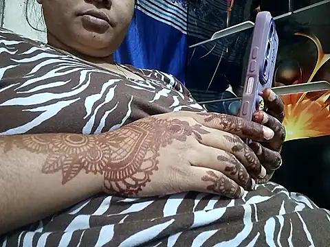 Snapshot of hot-_girls chatting on March 22, 2026, 6:11 pm hot- girls online show from March 22, 2026, 6:11 pm