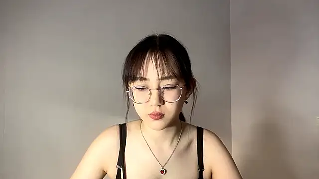 Snapshot of SolvedGlobe chatting on March 9, 2026, 1:04 pm SolvedGlobe online show from March 9, 2026, 1:04 pm