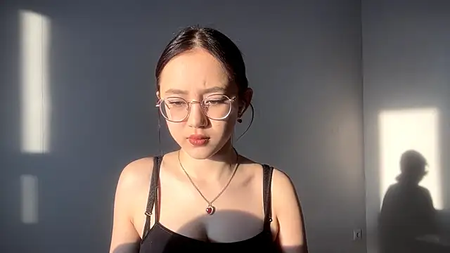 Snapshot of SolvedGlobe chatting on March 10, 2026, 1:05 pm SolvedGlobe online show from March 10, 2026, 1:05 pm