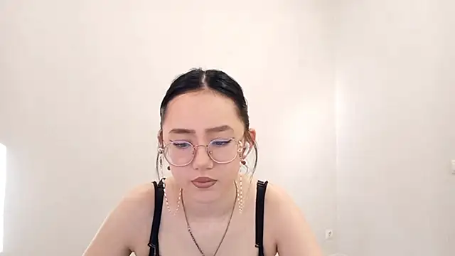 Snapshot of SolvedGlobe chatting on March 28, 2026, 1:11 pm SolvedGlobe online show from March 28, 2026, 1:11 pm