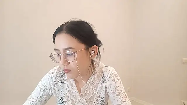 Snapshot of SolvedGlobe chatting on April 14, 2026, 1:17 pm SolvedGlobe online show from April 14, 2026, 1:17 pm