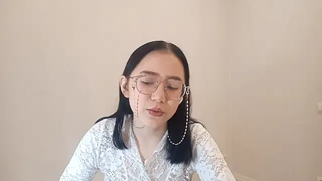 Snapshot of SolvedGlobe chatting on April 15, 2026, 1:07 pm SolvedGlobe online show from April 15, 2026, 1:07 pm