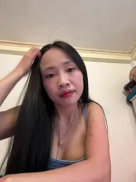 MIABCDZ online show from May 5, 2026, 5:59 am