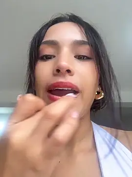 Mia-villalobos online show from June 10, 2026, 3:22 pm