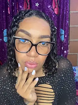 Snapshot of Piel_Canella chatting on March 4, 2026, 12:27 am Piel Canella online show from March 4, 2026, 12:27 am