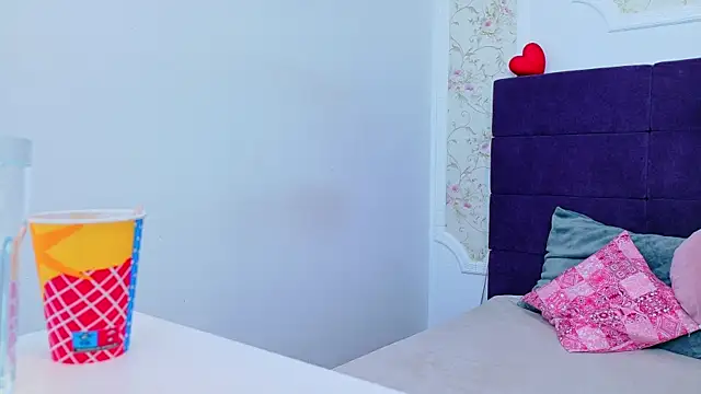 Snapshot of RaysaDrake chatting on April 8, 2026, 3:06 am RaysaDrake online show from April 8, 2026, 3:06 am