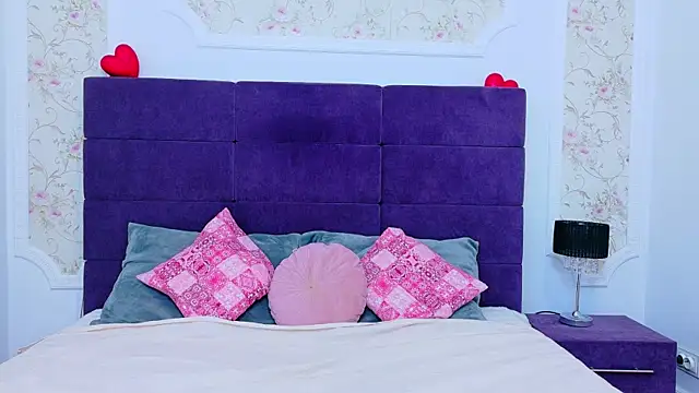 Snapshot of RaysaDrake chatting on April 15, 2026, 3:57 am RaysaDrake online show from April 15, 2026, 3:57 am