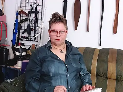 Leah R online show from March 26, 2026, 2:11 pm