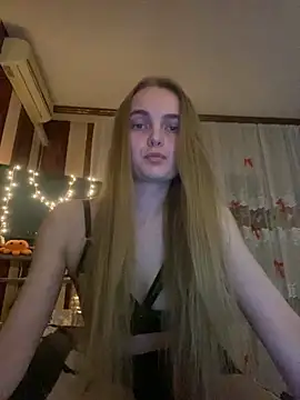 Snapshot of LunaVey chatting on May 12, 2026, 6:38 pm LunaVey online show from May 12, 2026, 6:38 pm