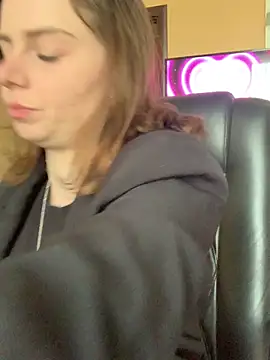 VelvetChloe online show from April 14, 2026, 12:00 pm