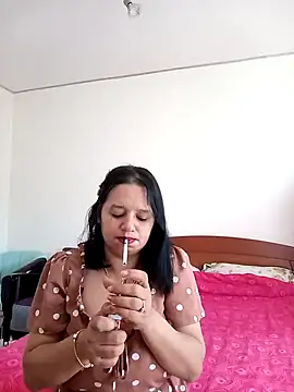 Snapshot of roxana_e43 chatting on April 20, 2026, 11:57 am roxana e43 online show from April 20, 2026, 11:57 am
