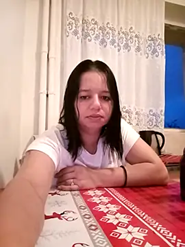 Snapshot of roxana_e43 chatting on May 10, 2026, 6:02 pm roxana e43 online show from May 10, 2026, 6:02 pm
