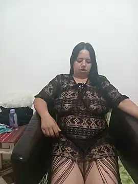 Snapshot of roxana_e43 chatting on June 17, 2026, 7:48 pm roxana e43 online show from June 17, 2026, 7:48 pm