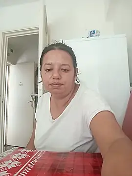 Snapshot of roxana_e43 chatting on June 29, 2026, 11:43 am roxana e43 online show from June 29, 2026, 11:43 am