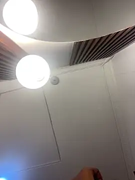 Emi rousse online show from April 9, 2026, 11:48 am