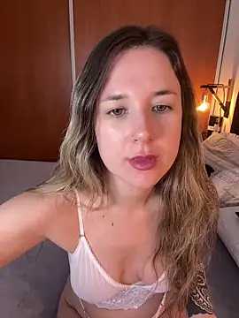 Snapshot of soytina_virtuall chatting on April 9, 2026, 2:44 pm soytina virtuall online show from April 9, 2026, 2:44 pm