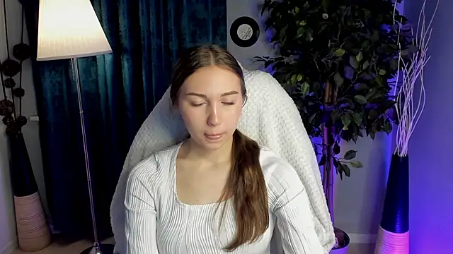 Snapshot of OliviaLang chatting on March 9, 2026, 11:03 am OliviaLang online show from March 9, 2026, 11:03 am