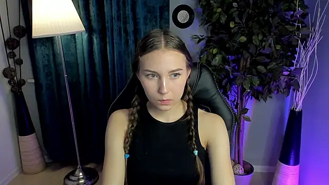 Snapshot of OliviaLang chatting on March 10, 2026, 11:59 am OliviaLang online show from March 10, 2026, 11:59 am