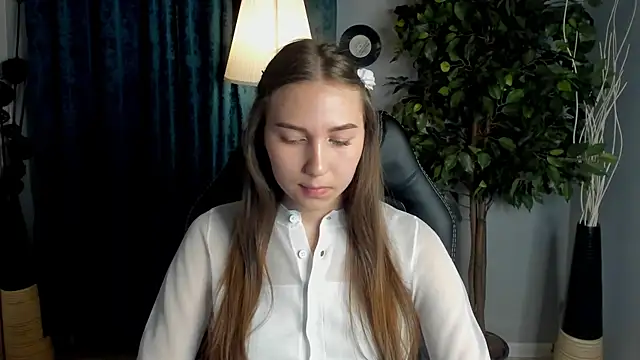 Snapshot of OliviaLang chatting on March 31, 2026, 2:28 pm OliviaLang online show from March 31, 2026, 2:28 pm