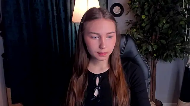 Snapshot of OliviaLang chatting on April 2, 2026, 11:30 am OliviaLang online show from April 2, 2026, 11:30 am