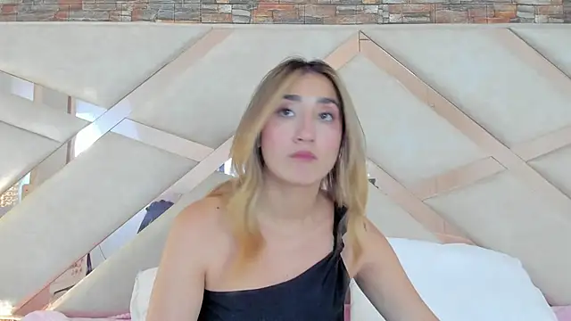 lucy davies online show from May 16, 2026, 3:22 pm