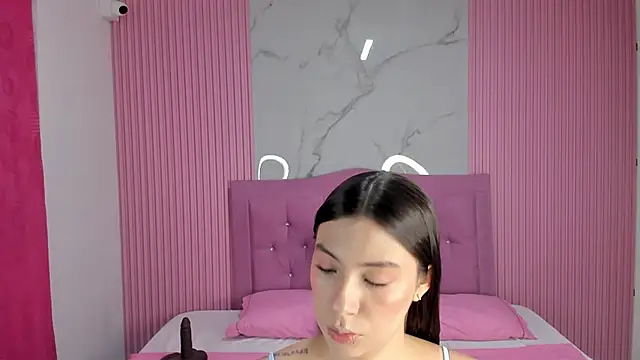 Snapshot of Mily17_ chatting on April 22, 2026, 11:01 am Mily17 online show from April 22, 2026, 11:01 am