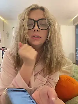 imkhloe online show from March 27, 2026, 10:42 pm