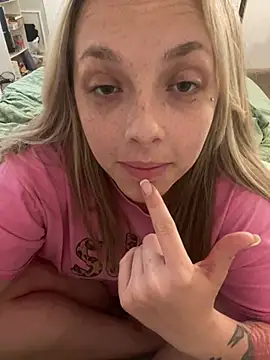 imkhloe online show from April 13, 2026, 10:37 pm