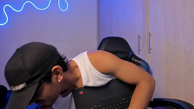 jossi12345j online show from April 6, 2026, 1:14 am