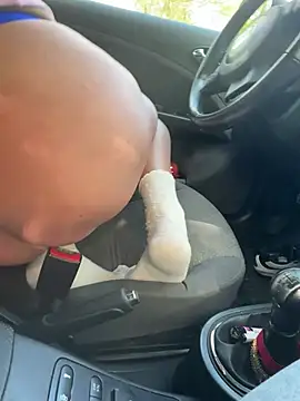 Sweetlauu online show from April 26, 2026, 2:37 pm