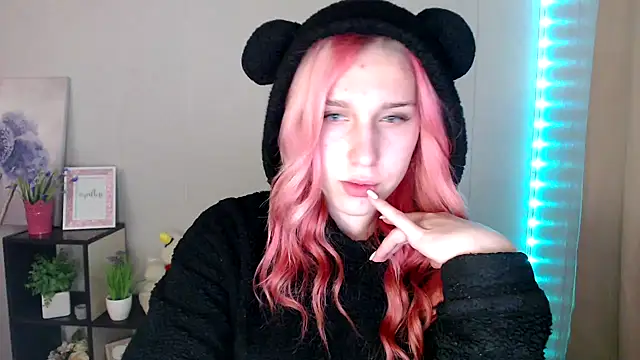 Scarlett lil online show from April 20, 2026, 7:44 am