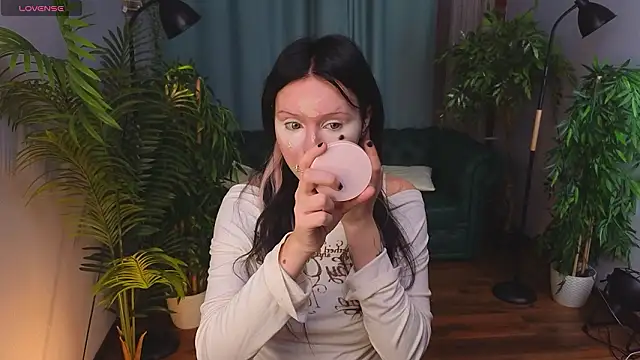 kittenlolla online show from March 20, 2026, 5:12 am