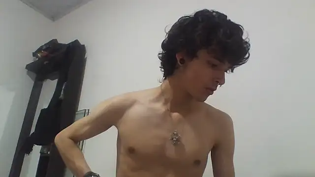 Snapshot of Moonandzukko chatting on March 27, 2026, 8:52 pm Moonandzukko online show from March 27, 2026, 8:52 pm