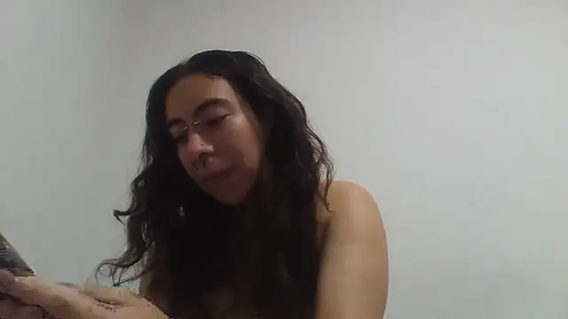 Snapshot of Moonandzukko chatting on April 15, 2026, 12:39 am Moonandzukko online show from April 15, 2026, 12:39 am