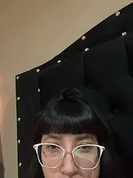 elizabeth200 online show from March 26, 2026, 1:33 am