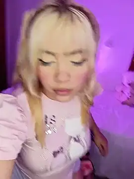 Snapshot of leeslyevanss chatting on March 18, 2026, 5:21 am leeslyevanss online show from March 18, 2026, 5:21 am