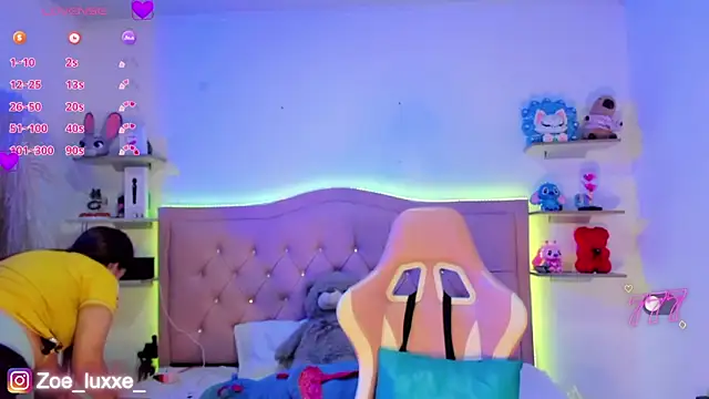 Zoe Luxxe  online show from May 23, 2026, 12:16 am