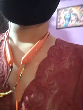 Couple hot999 online show from May 15, 2026, 2:57 pm