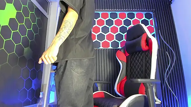 Max Hader  online show from March 26, 2026, 3:01 am