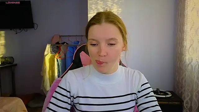 Mary Blu online show from April 2, 2026, 4:10 am