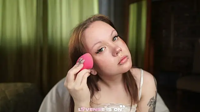 LeahAllsop online show from May 8, 2026, 2:39 am
