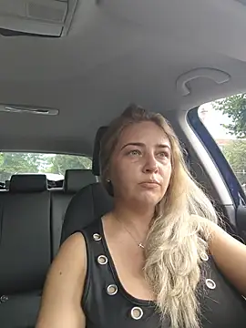 MellanieBliss online show from June 10, 2026, 2:38 pm