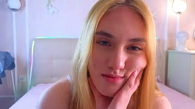 Snapshot of JenniferCamprell chatting on April 16, 2026, 9:39 pm JenniferCamprell online show from April 16, 2026, 9:39 pm