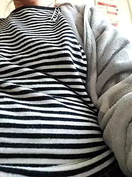 anayss17 online show from April 8, 2026, 5:40 am