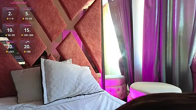 Emma Revees online show from April 20, 2026, 8:10 pm