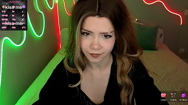 llittle-peachh online show from April 10, 2026, 10:03 pm