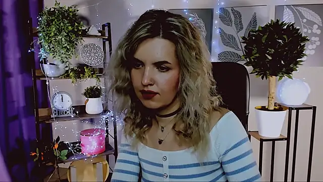 Snapshot of AliceSmite chatting on April 12, 2026, 1:16 pm AliceSmite online show from April 12, 2026, 1:16 pm