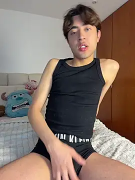 MatthewMoore  online show from June 3, 2026, 2:14 am